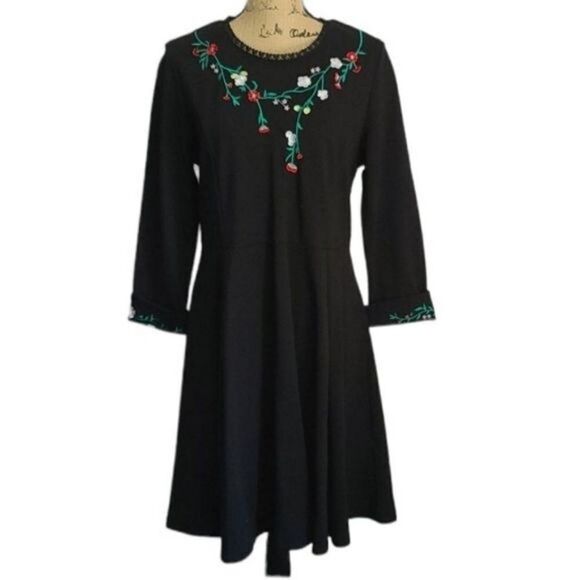 NWT Black Floral Embroidered Shift Dress - Picture 1 of 15